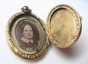 victorian-locket
